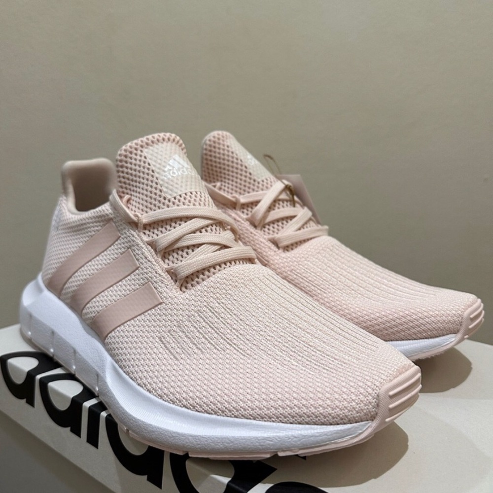 Women's adidas Swift Run 1.0 Casual Shoes Wonder Quartz I Size 8.5 runs big